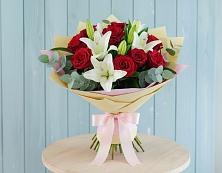 Букет цветов из:  Лилии и Розы в Хвастовичах