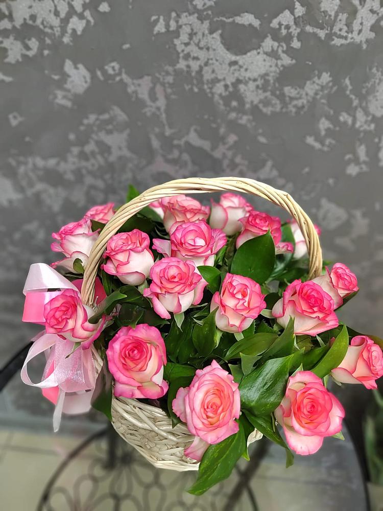 Цветочная композиция из Розы в корзине в Хвастовичах