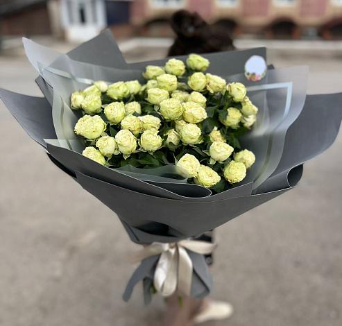 Букет Белые кустовые розы Солинеро в Хвастовичах