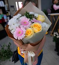 Букет цветов из:  Герберы, Розы и Хризантемы в Хвастовичах
