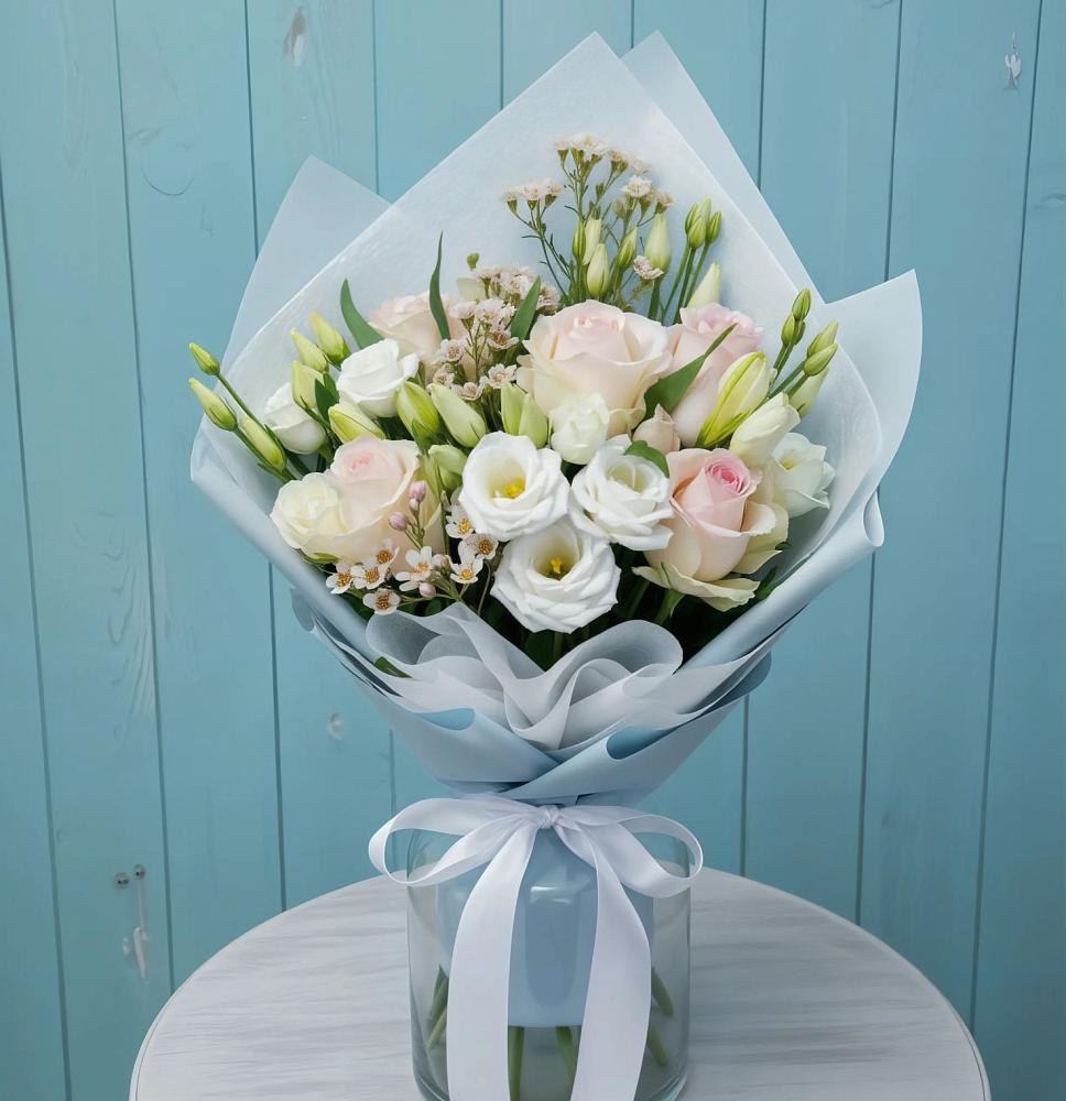 Букет цветов из: Розы и Лизиантусы в Хвастовичах