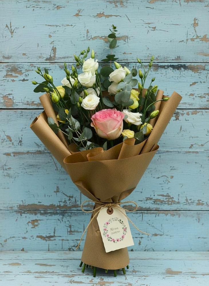 Букет цветов из: Розы и Лизиантусы в Хвастовичах