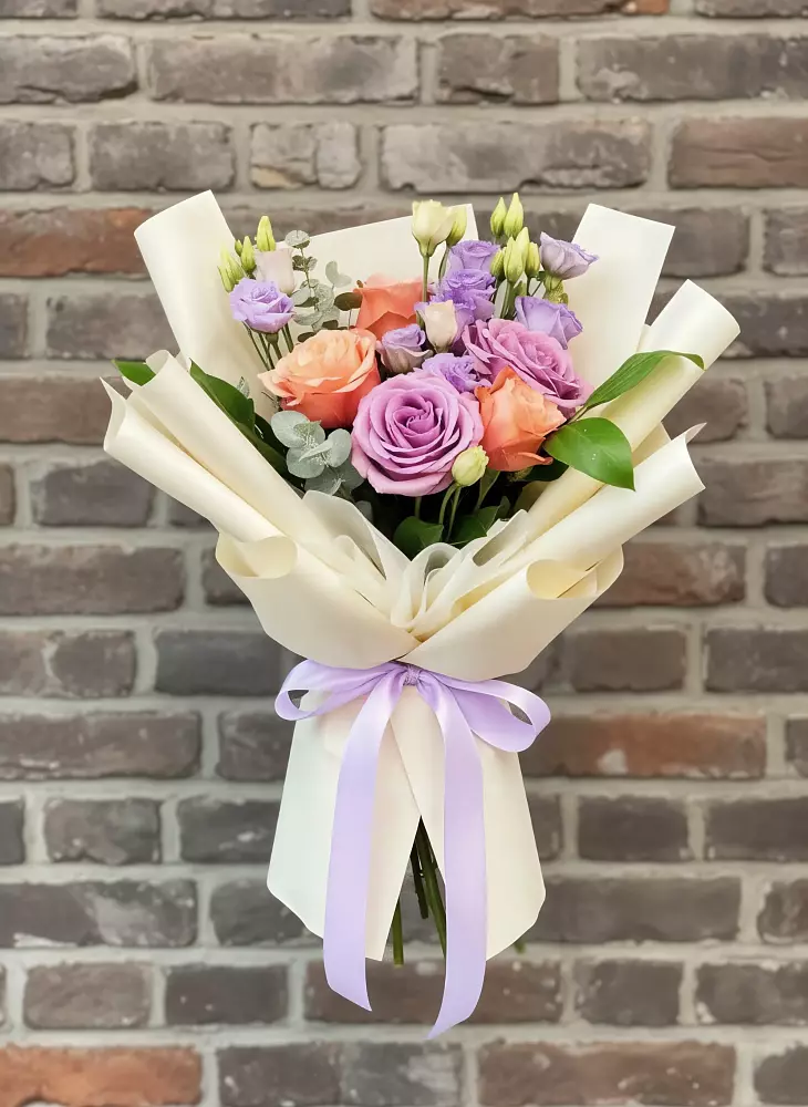 Букет цветов из: Лизиантусы и Розы в Хвастовичах