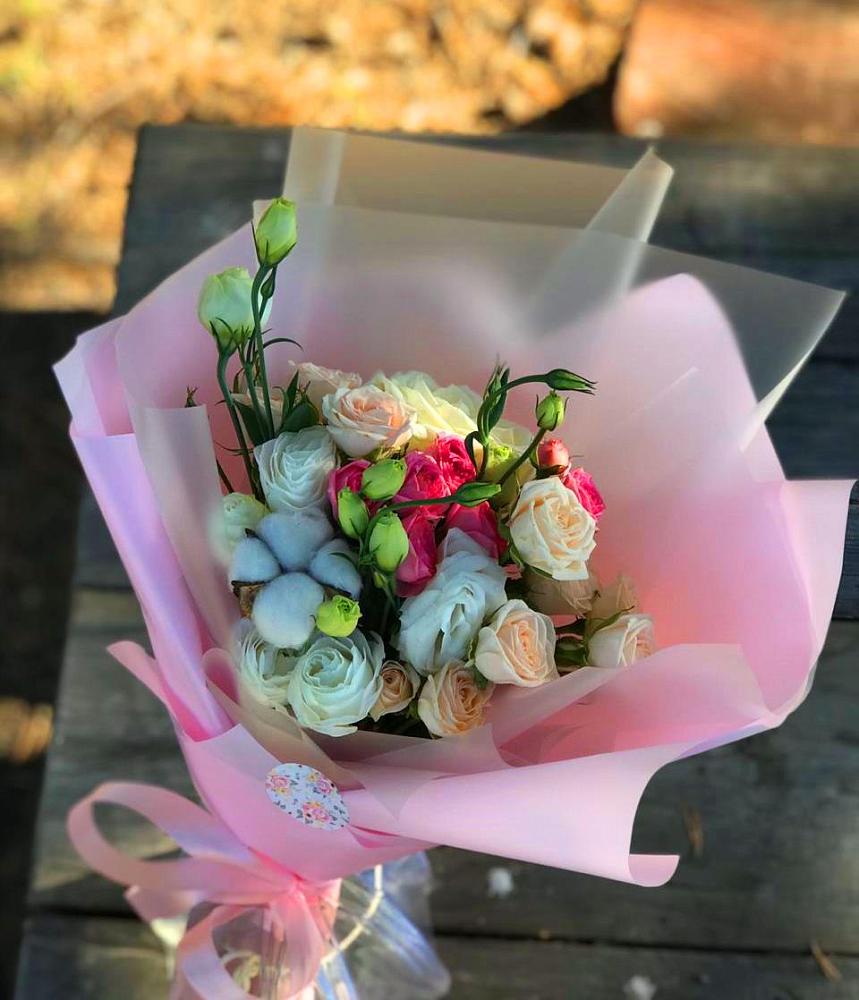 Букет цветов из: Розы и Лизиантусы в Хвастовичах