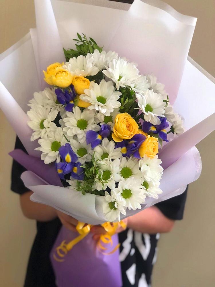 Букет цветов из: Ирисы, Хризантемы и Розы в Хвастовичах
