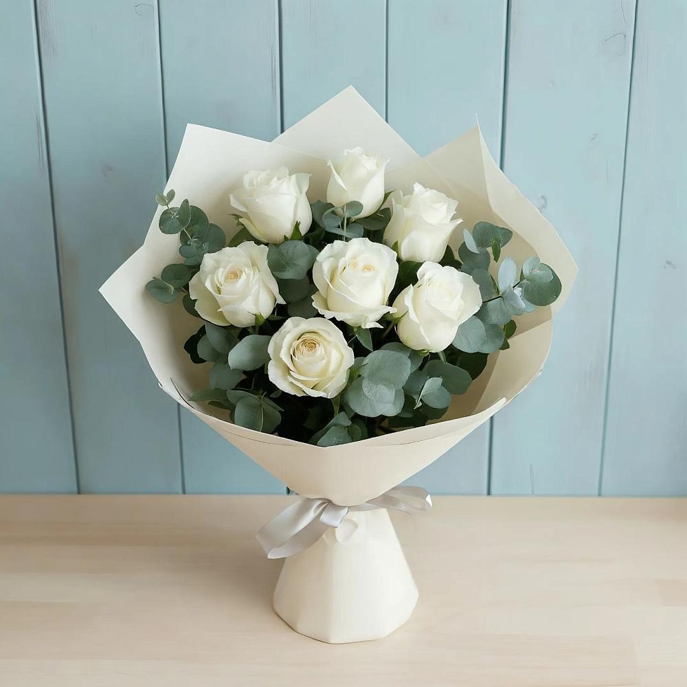 Букет Белые розы в Эвкалипте в Хвастовичах