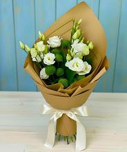 Букет цветов из:  Хризантемы и Лизиантусы в Хвастовичах