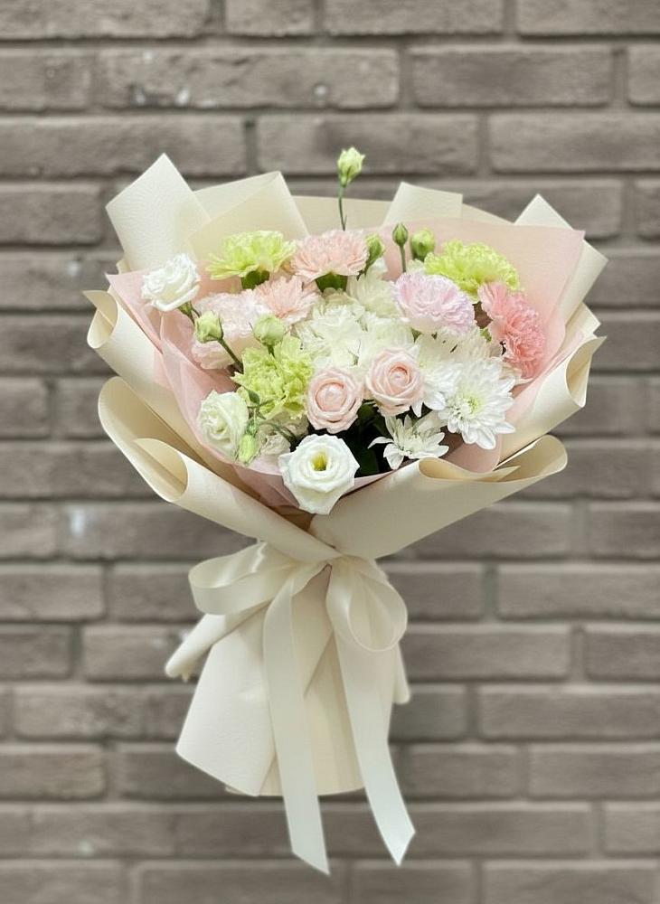 Букет цветов из: Гвоздики, Розы, Лизиантусы и Хризантемы в Хвастовичах