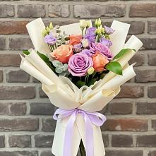 Букет цветов из:  Лизиантусы и Розы в Хвастовичах