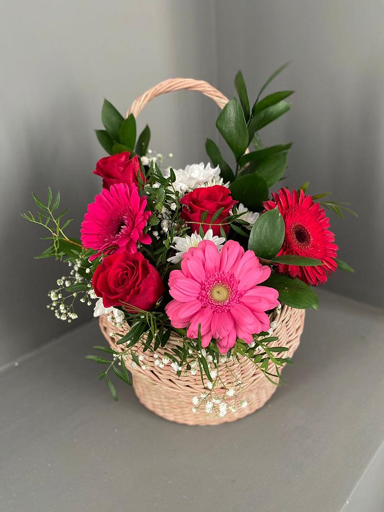 Цветочная композиция из Розы, Хризантемы и Герберы в корзине в Хвастовичах