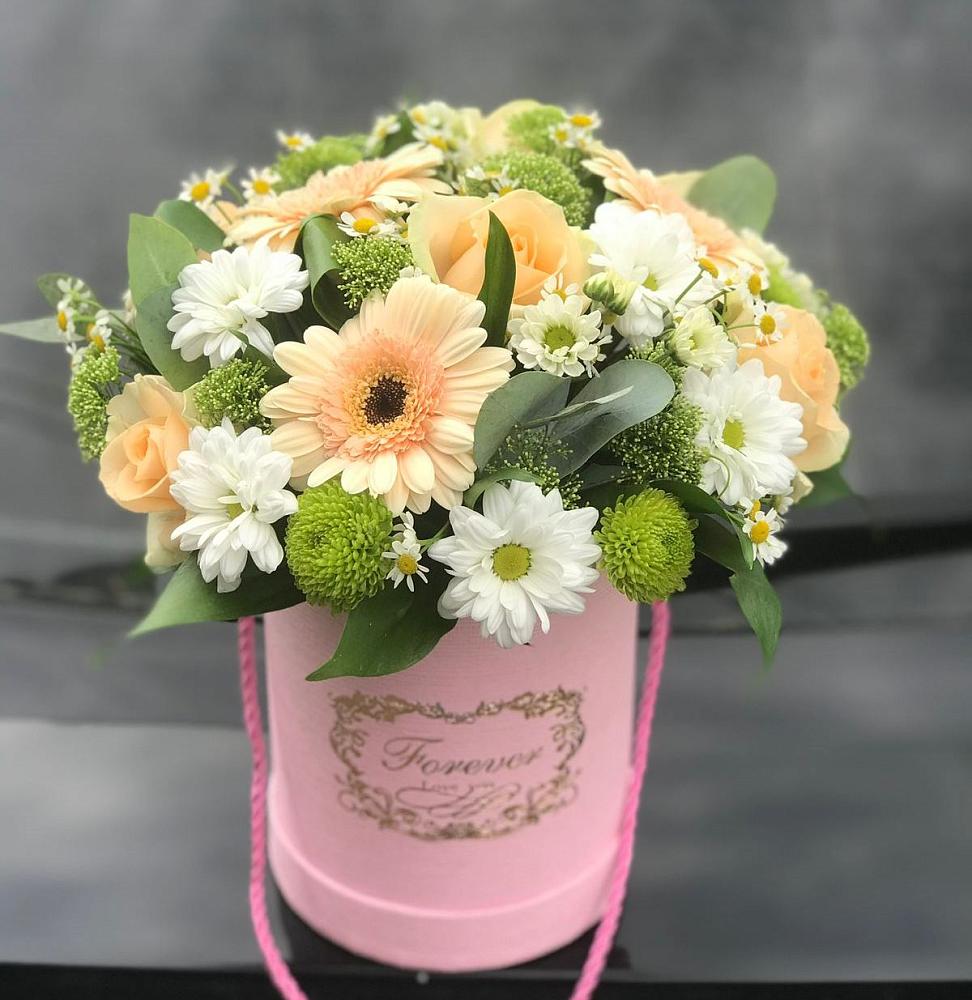 Цветочная композиция из Розы, Герберы и Хризантемы в шляпной коробке в Хвастовичах