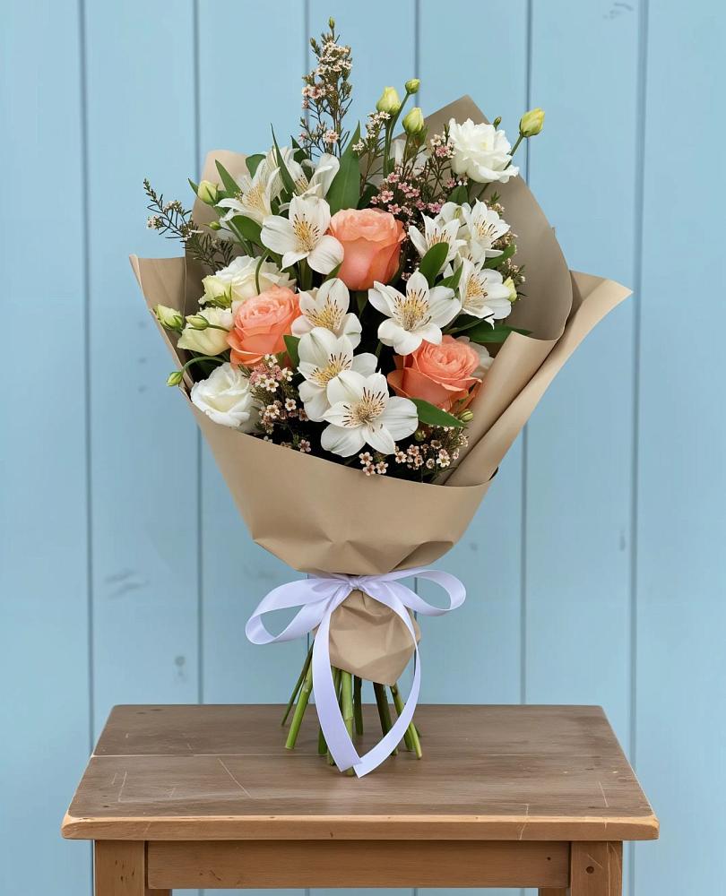 Букет цветов из: Альстромерии, Лизиантусы, Розы и Хризантемы в Хвастовичах