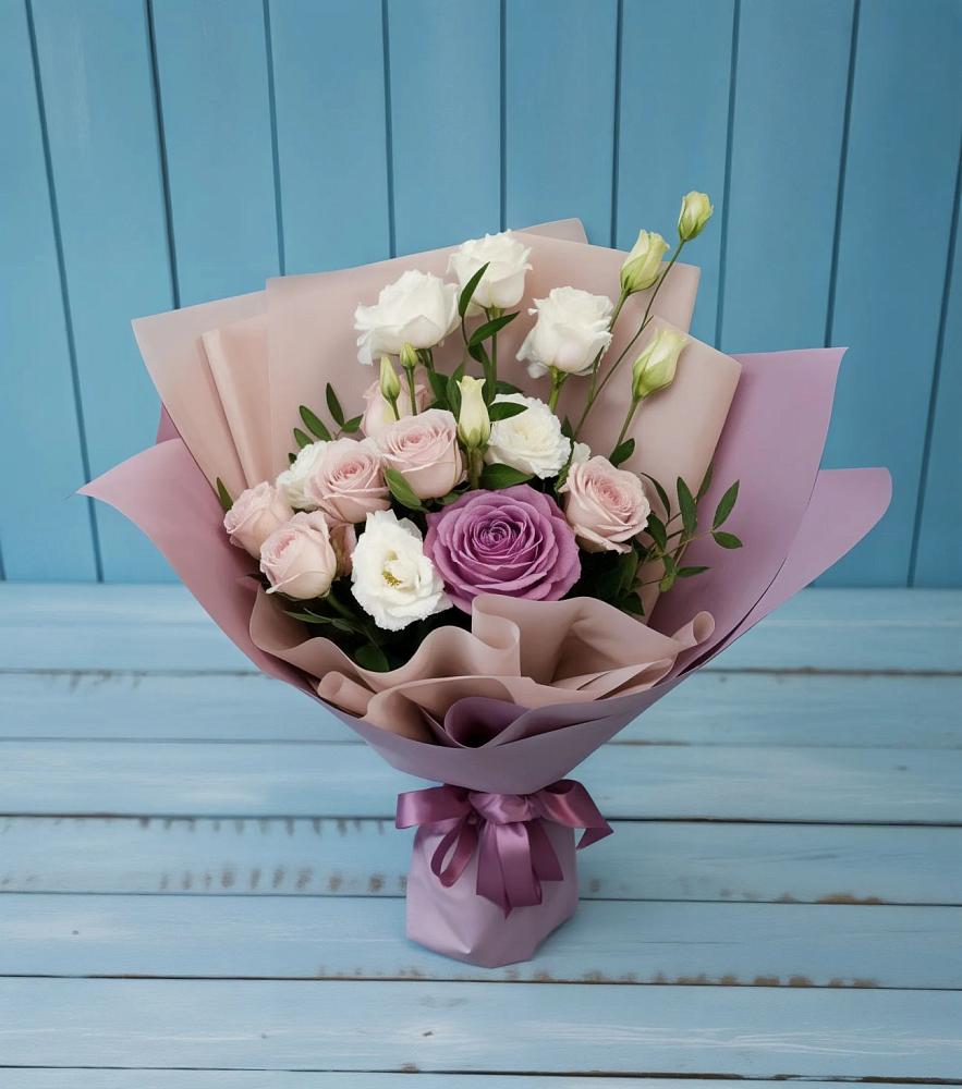 Букет цветов из: Розы и Лизиантусы в Хвастовичах